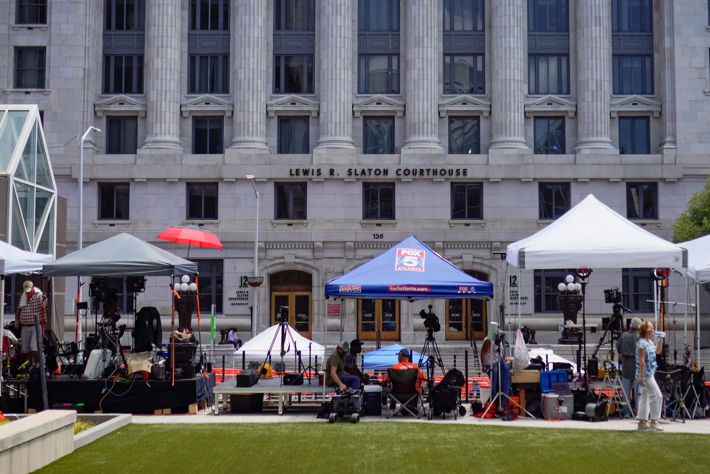 Members of the media outside of the Fulton County Courthouse in Atlanta on Aug. 14, 2023. (Ben Hendren—Bloomberg/Getty Images)