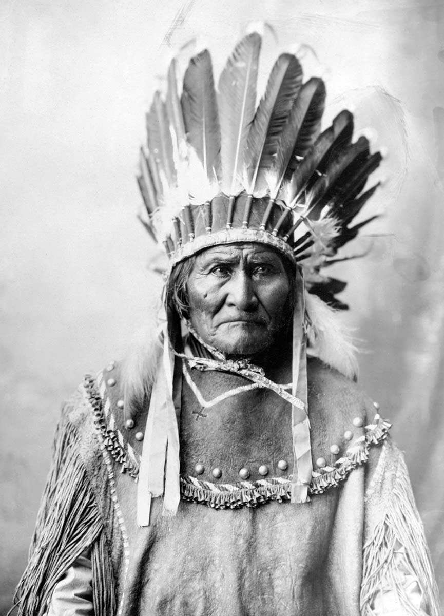 geronimo in chief garb photo