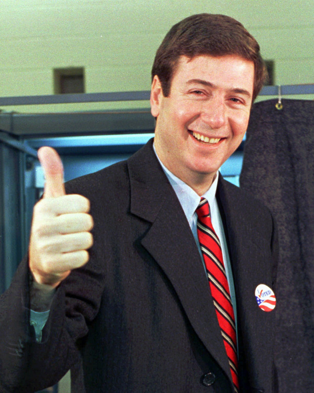 Virginia Governor George Allen gives a thumbs up.