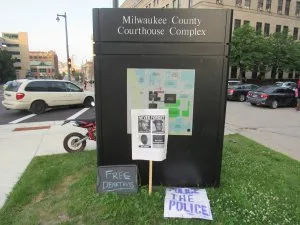 Protesters occupy the Milwaukee County Jail's main entrance. (Photo by Isiah Holmes)