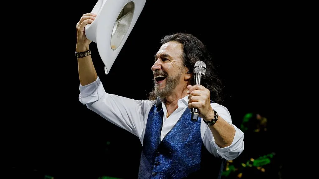 Marco Antonio Solis at the Allstate Arena on Oct. 14, 2023.