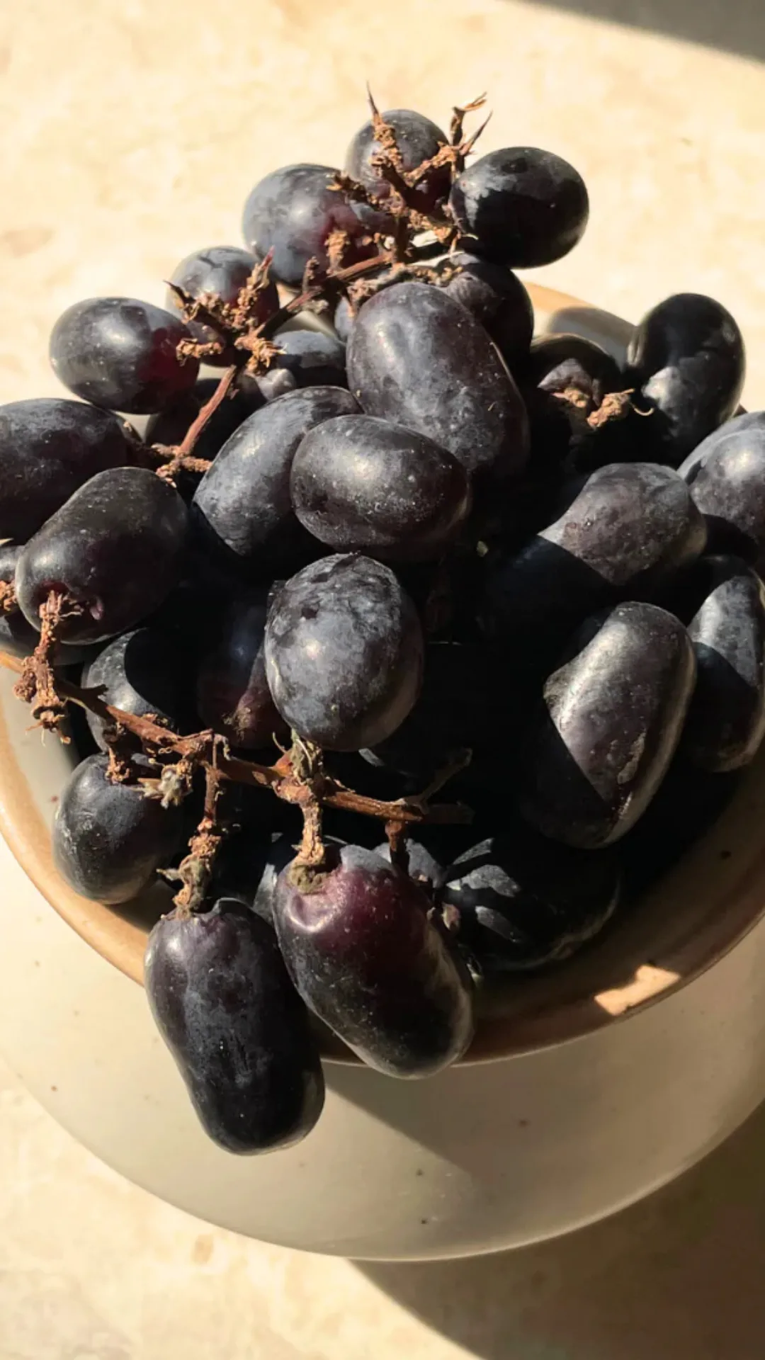 Digestive Wellness: High fibre content aids digestion, prevents constipation, and promotes a healthy gut with black grapes.