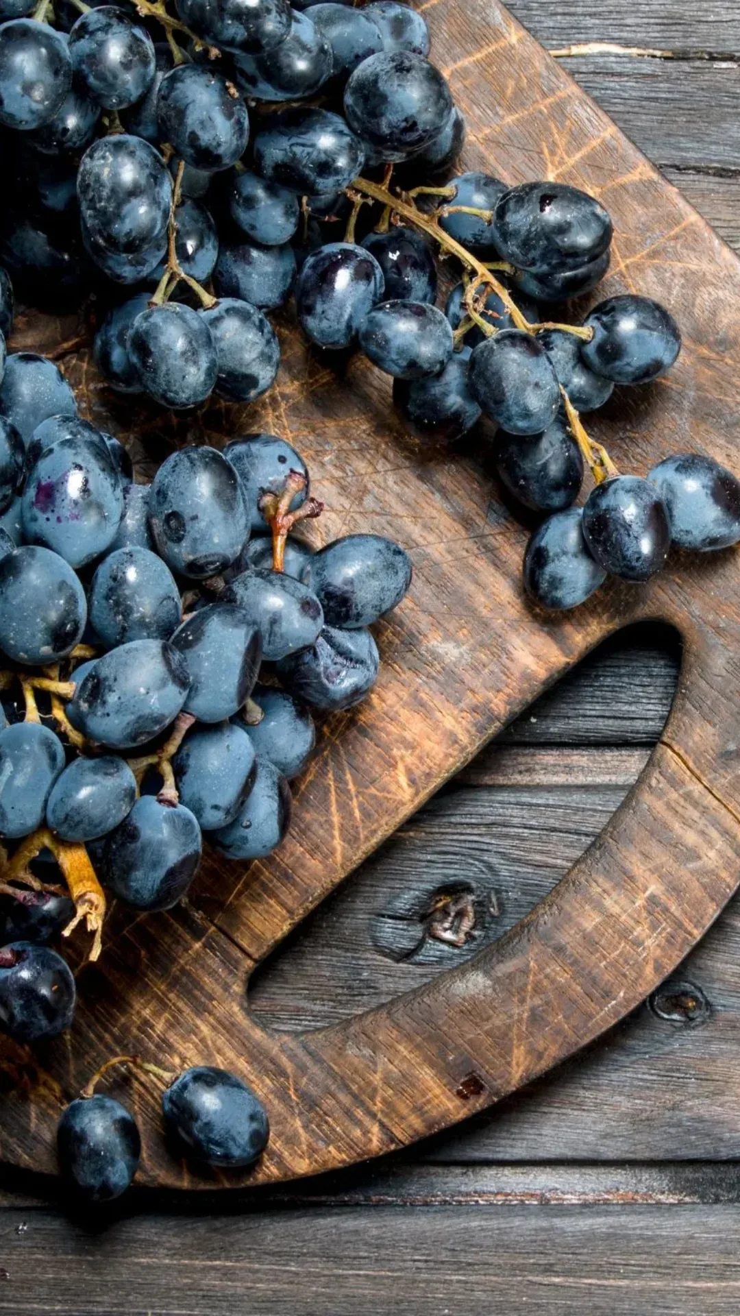 Skin Radiance: Black grapes' antioxidants and vitamins contribute to skin health, combating signs of ageing and promoting radiance.