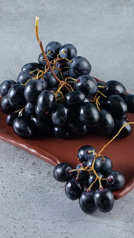 7 Amazing Health Benefits of Black Grapes