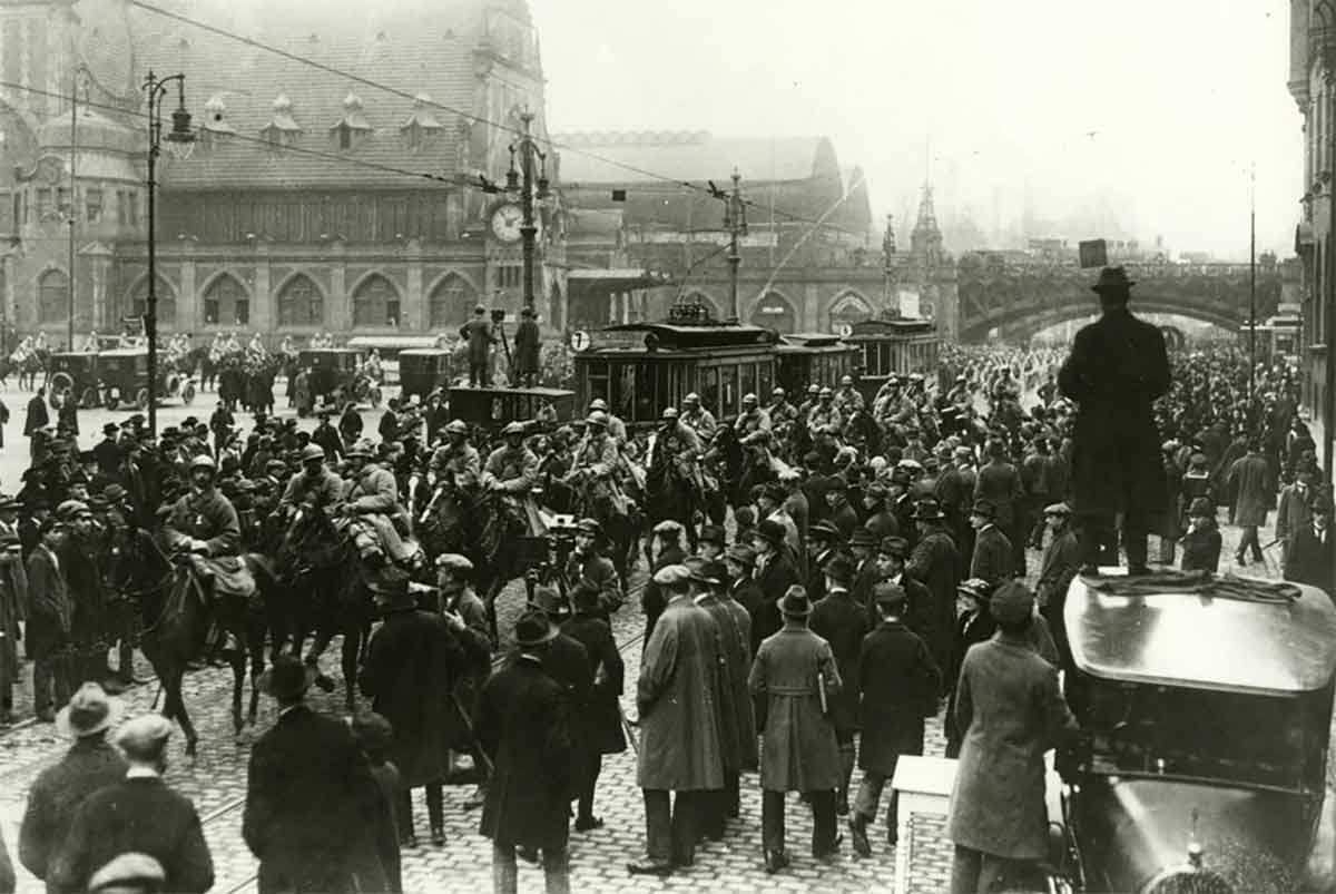 french cavalry marches into essen 1923