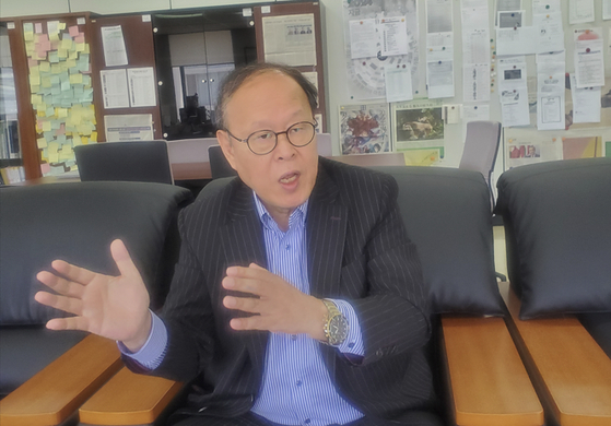 Shim Kyu-sun, chief of the Foundation for Victims of Forced Mobilization by Imperial Japan, speaks during his first-ever press interview with the JoongAng Ilbo, an affiliate of the Korea JoongAng Daily, at the foundation's headquarters in Jongno District, central Seoul, on May 23. [PARK HYUN-JOO]