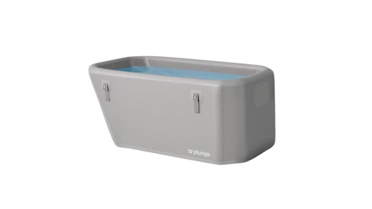 gray tub with water