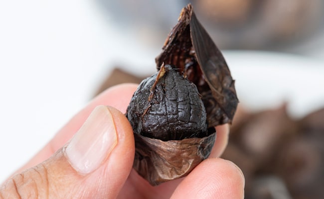 Experience the Incredible Benefits of Black Garlic for Heart Health & Immunity